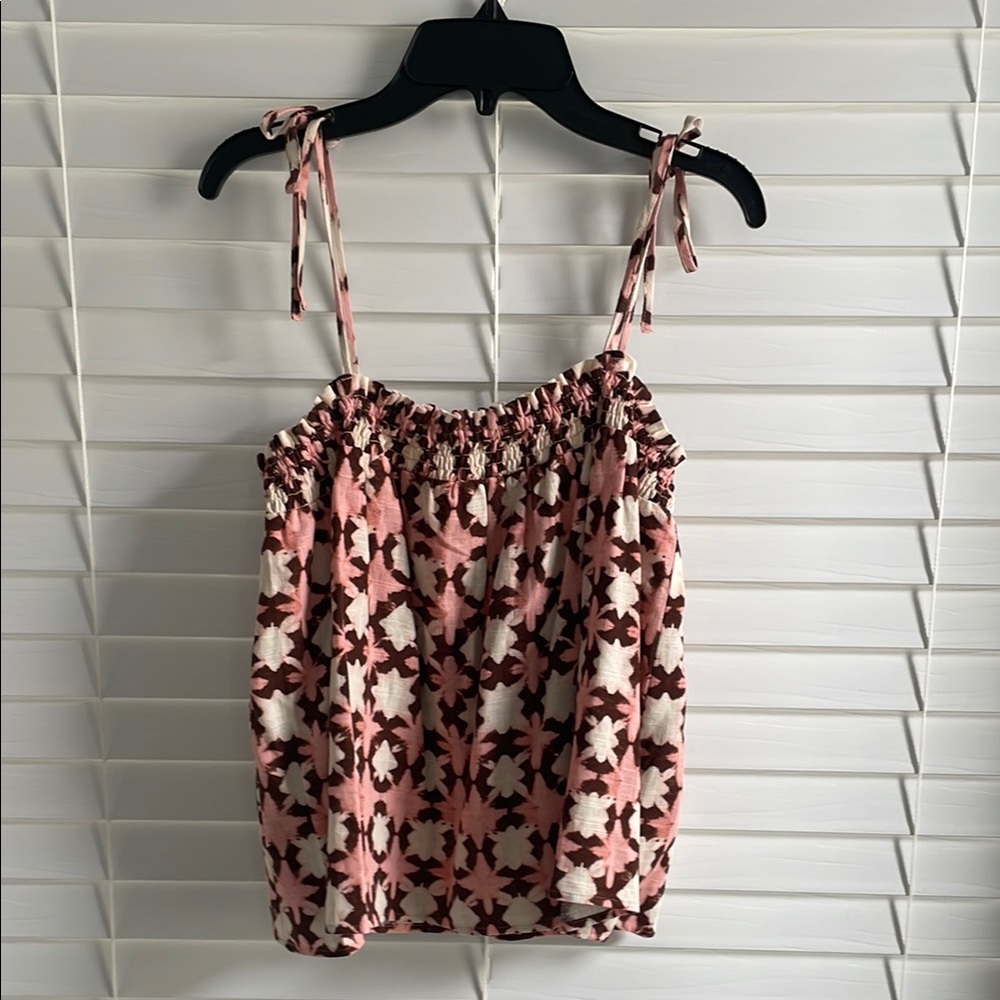 Perfect summer top for white shorts!